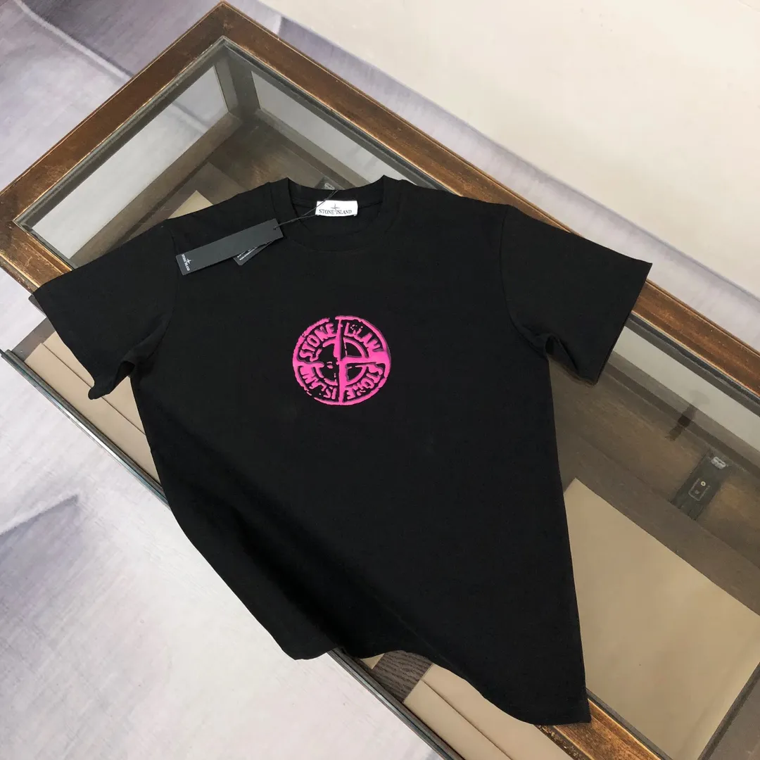 P180 Stone Island Stone Island 2025 latest T-shirt, couple style ~ Original order, stylish and casual short T-shirt, specially made of customized cotton fabric ~ Cotton T-shirt ~ Pre-washed to prevent deformation and shrinkage problem, more comfortable and breathable on the body ~ All available from stock ~ Unique design style, trendy must-have item, complete with three standards 👍 Color: black/white Size: S M L XL (larger version, please indicate your height and weight when placing an order)